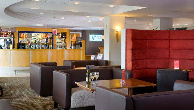 Holiday Inn Express Luton Airport Park And Fly www.lutonparking.com